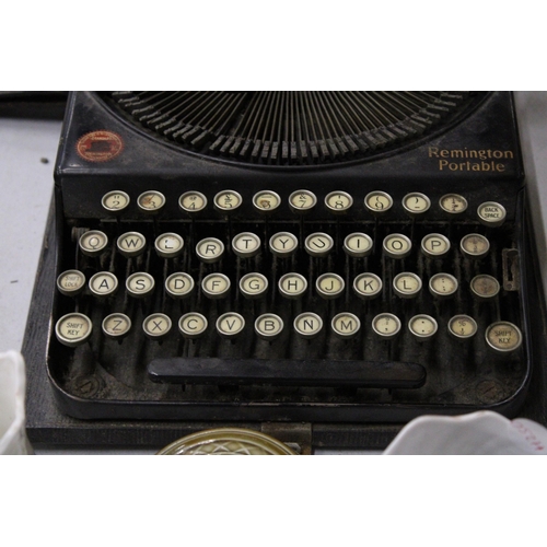 1013 - A VINTAGE REMINGTON WORLD SERVICE TYPEWRITER IN ORIGINAL CASE