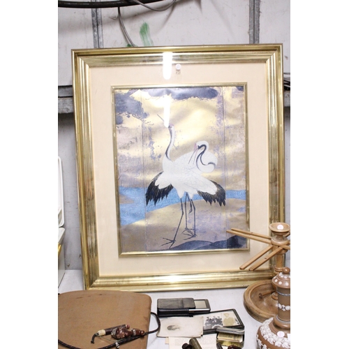 1055 - A FRAMED VINTAGE BIRD WALL ART DEPICTNG GOLD FOIL CRANES