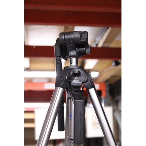 1066 - A CAMERA TRIPOD STAND