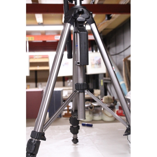 1066 - A CAMERA TRIPOD STAND