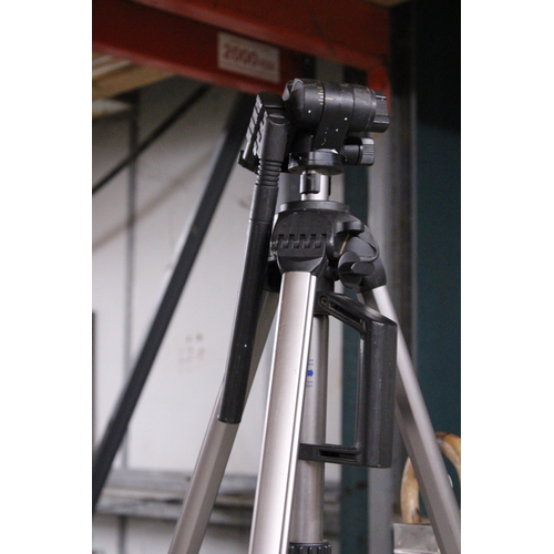 1066 - A CAMERA TRIPOD STAND