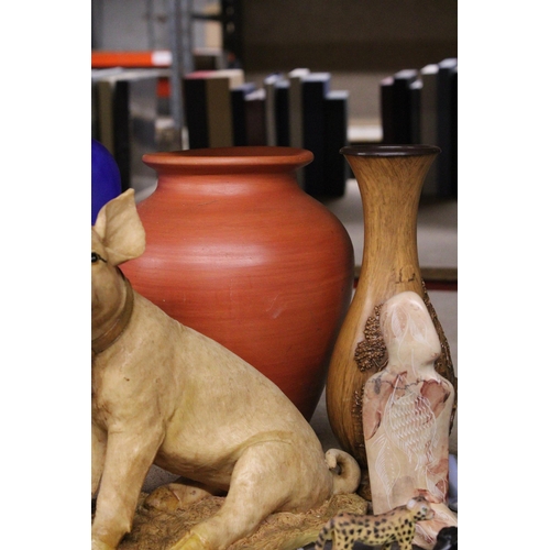 1163 - A MIXED LOT TO INCLUDE COUNTRY ARTISTS 'WOLF KISS', VASES, A LARGE PIG MODEL, CHINESE MUD MAN, ETC