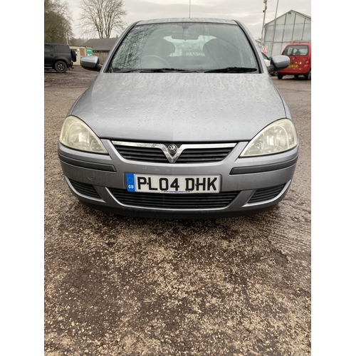 1550 - A SILVER 2004 5DR 1.2L PETROL VAUXHALL CORSA, REGISTRATION NO. PL04DHK COMPLETE WITH V5 DOCUMENT, 2 ... 