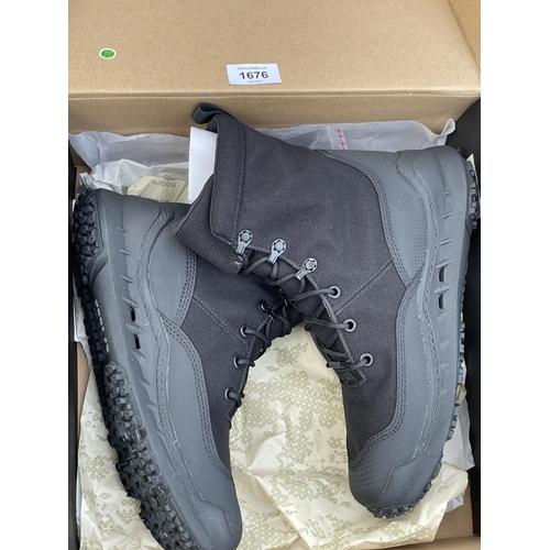 1676 - TWO NEW AND BOXED PAIRS OF LALO RAPID ASSAULT BOOTS IN A UK 7.5 (ONE BLACK PAIR AND ONE CAMMO)