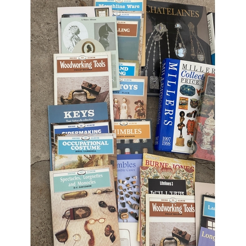 1979 - A LARGE ASSORTMENT OF BOOKS AND LEAFLETS ON ANTIQUES