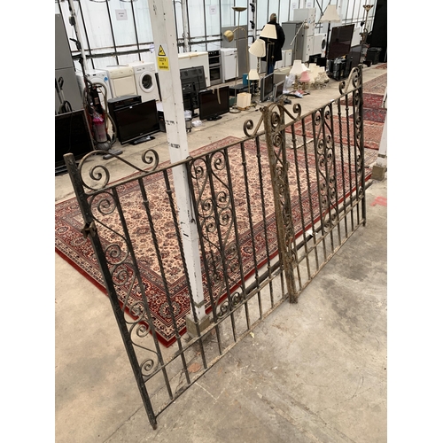 2043 - A PAIR OF WROUGHT IRON GATES, WIDTH 2.5M, HEIGHT 1.4M