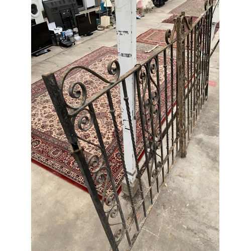 2043 - A PAIR OF WROUGHT IRON GATES, WIDTH 2.5M, HEIGHT 1.4M