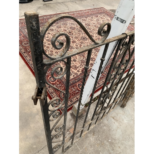 2043 - A PAIR OF WROUGHT IRON GATES, WIDTH 2.5M, HEIGHT 1.4M