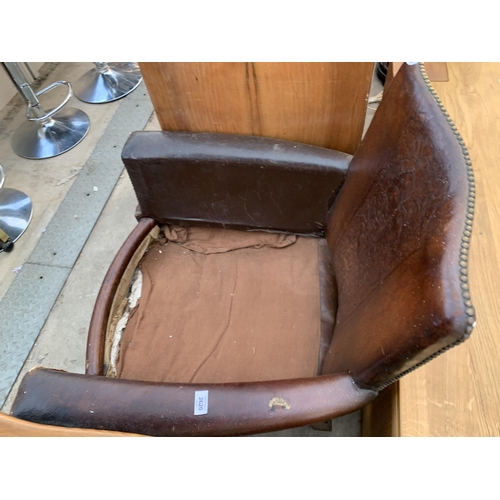 2620 - AN EARLY 20TH CENTURY LEATHER STUDDED FIRESIDE CHAIR