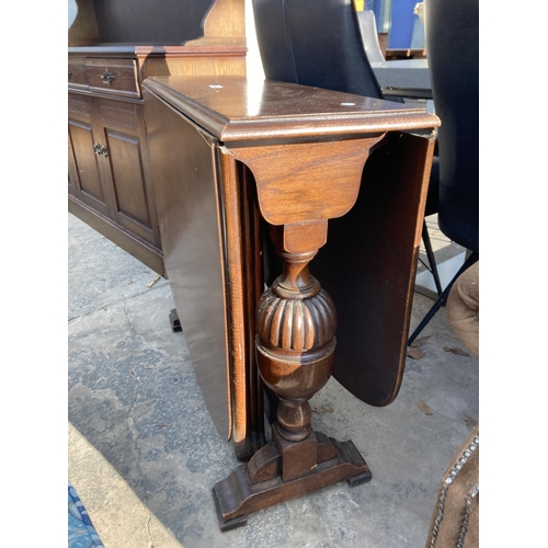 2743 - A MID 20TH CENTURY OAK DROP LEAF TABLE