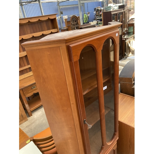 2822 - A RETRO TEAK CANALETTO BY DUCAL CORNER CUPBOARD WITH GLAZED UPPER PORTION 30