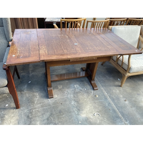 2833 - A MID 20TH CENTURY OAK DRAW LEAF DINING TABLE