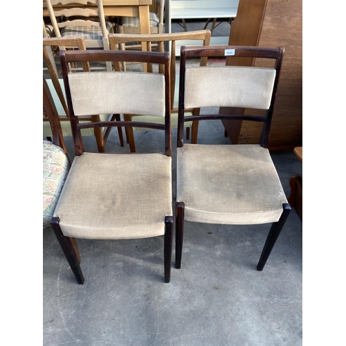 2842 - A PAIR OF RETRO DINING CHAIRS