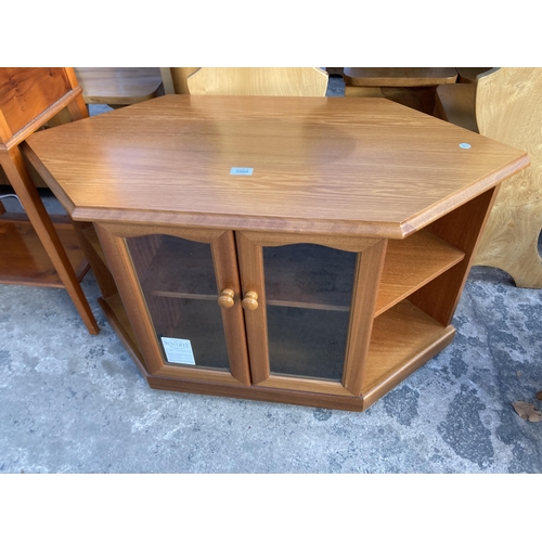 2900 - A SUTCLIFFE FURNITURE CORNER T.V. STAND WITH TWO GLASS DOORS, 39