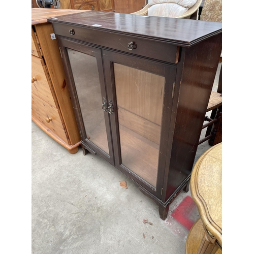 2927 - A MAHOGANY TWO DOOR GLAZED DISPLAY CABINET WITH FRIEZE DRAWER