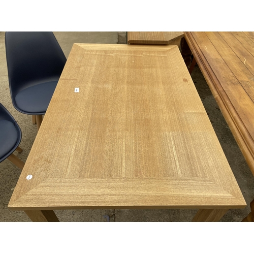 2990 - AN OAK EFFECT DINING TABLE, 47