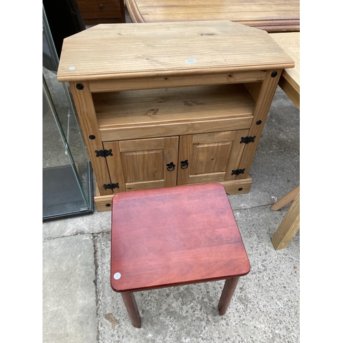 2991 - A PINE CORNER CABINET AND A SMALL LAMP TABLE