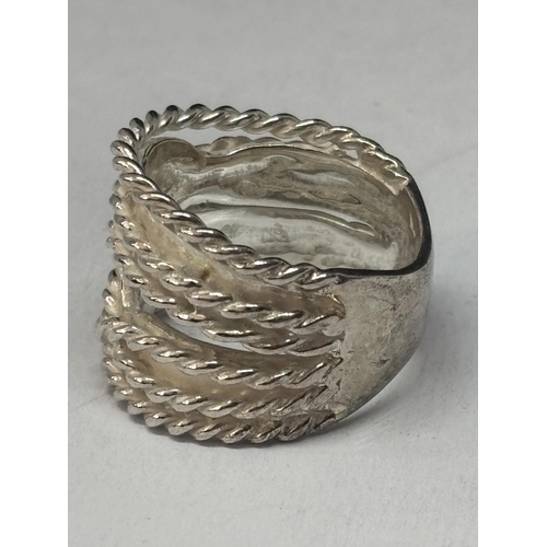 522 - A LADIES MARKED SILVER DRESS RING