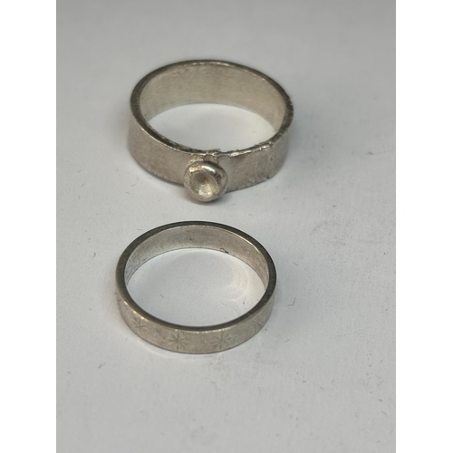 529 - SIX VARIOUS MARKED SILVER RINGS