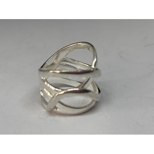 539 - A LADIES MARKED SILVER DRESS RING