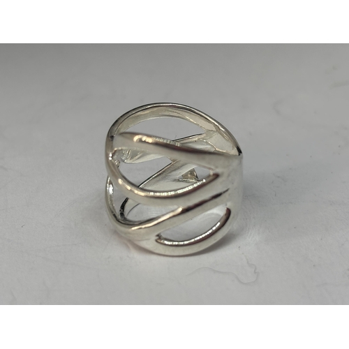 539 - A LADIES MARKED SILVER DRESS RING