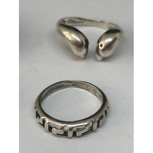 542 - SIX VARIOUS MARKED SILVER RINGS