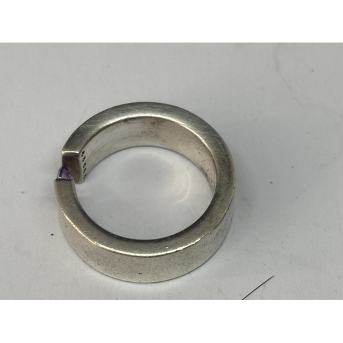 544 - A HEAVY MARKED SILVER SIGNET RING WITH PURPLE STONE