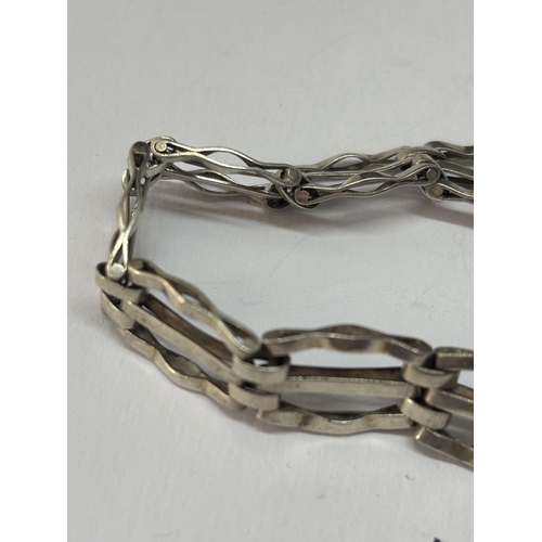 565 - A MARKED SILVER GATE BRACELET WITH HEART PADLOCK AND A SILVER PENDANT