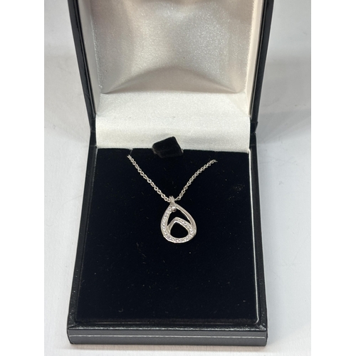 566 - A SILVER AND STONE NECKLACE IN A PRESENTATION BOX