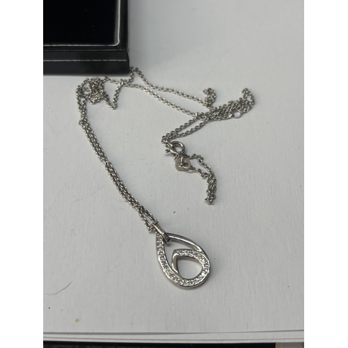 566 - A SILVER AND STONE NECKLACE IN A PRESENTATION BOX