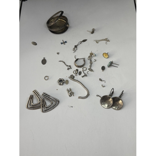 570 - VARIOUS ITEMS OF SCRAP SILVER GROSS WEIGHT 48.2 GRAMS