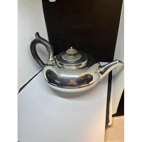 80 - A HALLMARKED LONDON GEORGIAN SILVER TEAPOT GROSS WEIGHT 595 GRAMS