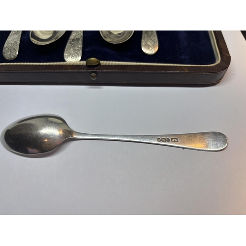 81 - A SET OF SIX HALLMARKED SHEFFIELD 1898 SILVER TEASPOONS IN A PRESENTATION BOX