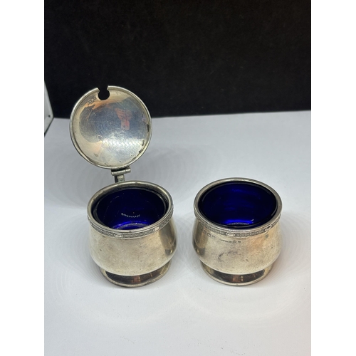 84 - A PAIR OF MAPPIN AND WEBB HALLMARKED BIRMINGHAM 1923 SILVER CRUETS TO INCLUDE A SALT AND LIDDED POT ... 