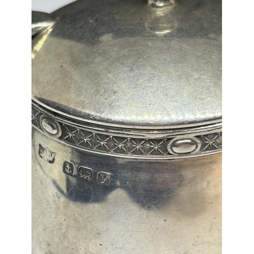 84 - A PAIR OF MAPPIN AND WEBB HALLMARKED BIRMINGHAM 1923 SILVER CRUETS TO INCLUDE A SALT AND LIDDED POT ... 