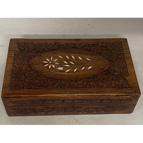 327 - A VINTAGE INDIAN HARDWOOD INLAID BOX WITH CHISELED FLORAL DESIGN