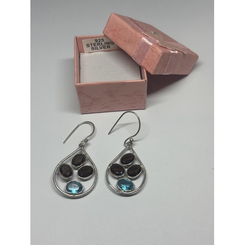 608 - A PAIR OF MARKED 925 SILVER AND BROWN/BLUE STONE EARRINGS IN A PRESENTATION BOX