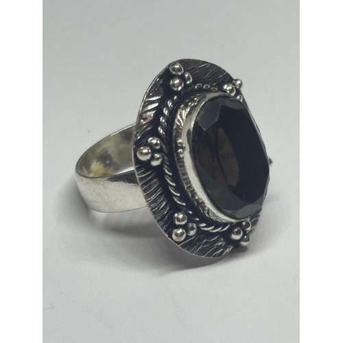 609 - A MARKED 925 SILVER RING WITH BROWN STONE IN A PRESENTATION BOX