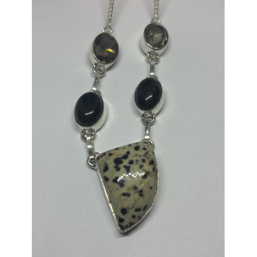 610 - A MARKED 925 SILVER NECKLACE WITH DALMATION JASPER AND ONYX IN A PRESENTATION BOX