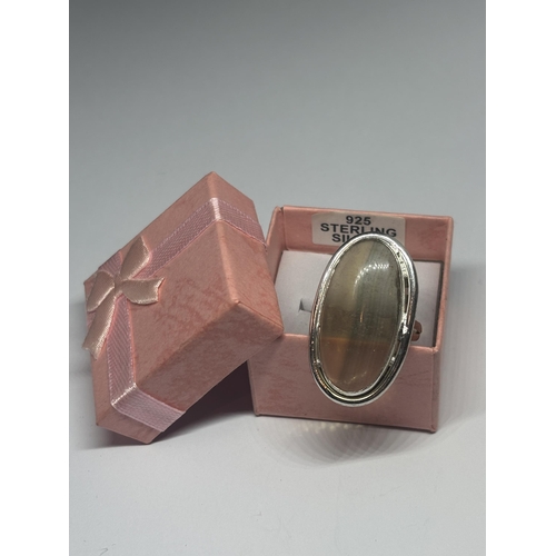 611 - A MARKED 925 SILVER RING WITH LARGE SMOKEY STONE IN A PRESENTATION BOX