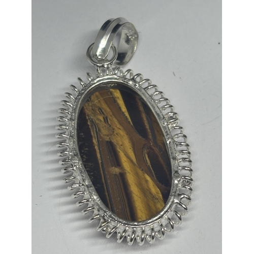 624 - A MARKED 925 SILVER TIGER EYE PENDANT IN A PRESENTATION BOX