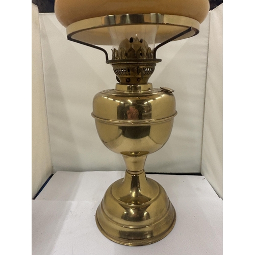 110 - A VINTAGE BRASS OIL LAMP WITH MUSTARD GLASS SHADE AND FUNNEL, HEIGHT 52CM