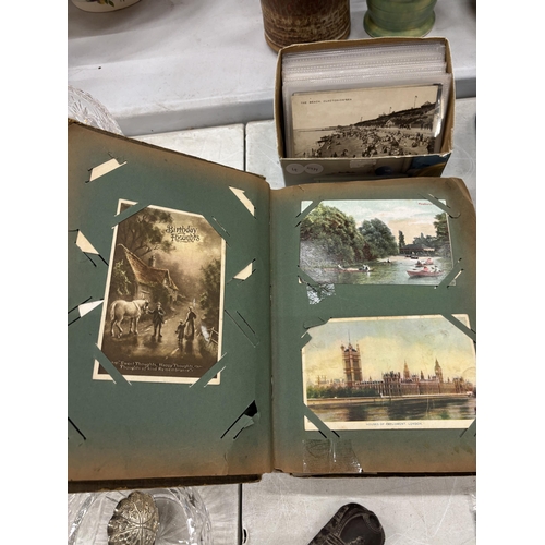 121 - A QUANTITY OF VINTAGE POSTCARDS TOGETHER WITH AN ALBUM CONTAINING POSTCARDS OF PLACES