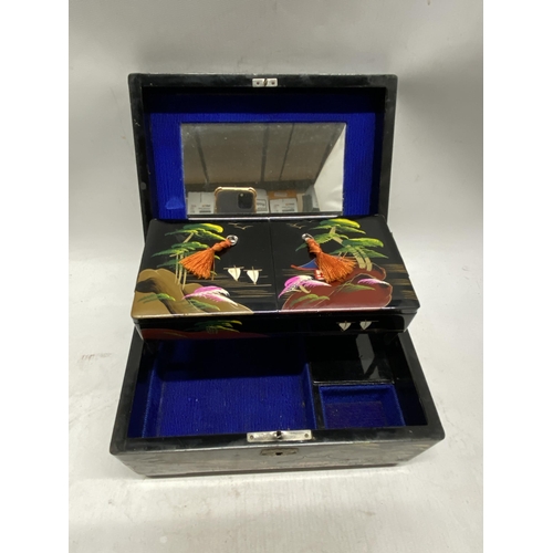 331 - A VINTAGE LACQUERED ORIENTAL HAND PAINTED JEWELLERY BOX WITH RAISED RELIEF DETAIL AND INLAID MOTHER ... 