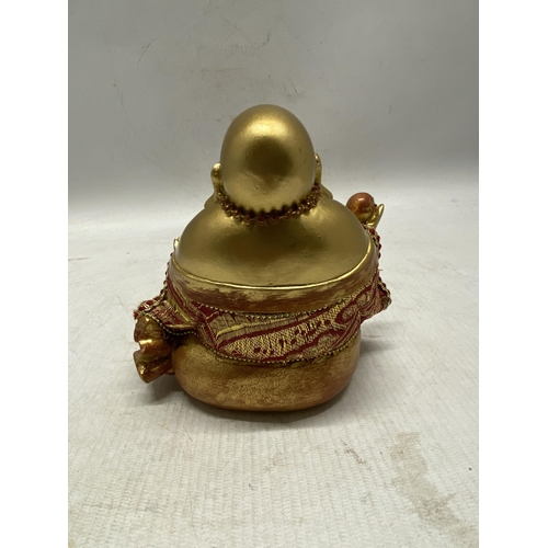 334 - A CHINESE SITTING BUDDHA FIGURE - 12.5 CM