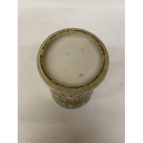 336 - A CHINESE ROSE MEDALLION PORCELAIN VASE - APPROX 26 CM (H)