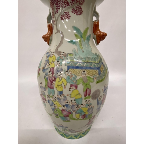 351 - A LARGE CANTON STYLE BALUSTRADE VASE WITH FIGURAL SCENESE OF CHILDREN AND LION HANDLES - 37.5 CM