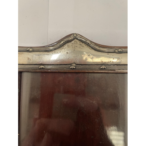 22 - A HALLMARKED CHESTER SILVER PHOTO FRAME, 13CM X 17CM