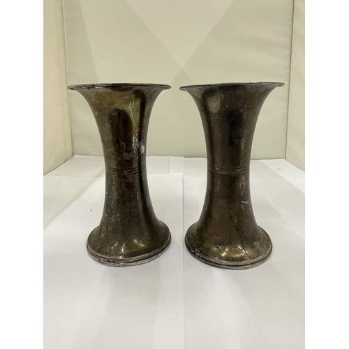 25 - A PAIR OF HALLMARKED BIRMINGHAM SILVER SPILL VASES, HEIGHT 12CM, TOTAL WEIGHT 240G