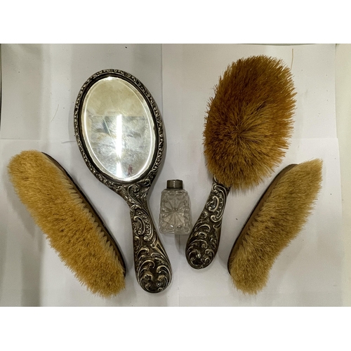 29 - FIVE HALLMARKED SILVER DRESSING TABLE ITEMS TO INCLUDE TWO HAIR BRUSHES, TWO CLOTHES BRUSHES, A HAND... 